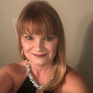 Meet your Posher, Leslie